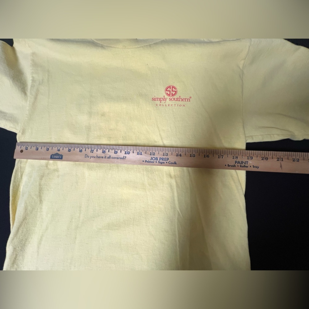 SIMPLY SOUTHERN ADULT LADIES SIZE MEDIUM YELLOW “CHARMS OF THE SOUTH” T SHIRT